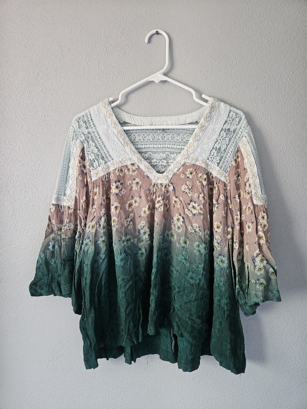 gimmicks by BKE Floral Lace Dip-Dye Tunic - Green/Tan